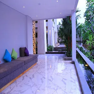 Signature Seminyak Hotel