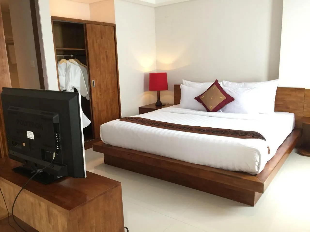 Signature Seminyak Hotel 3*,